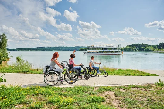 Handbiken, Schifffahren, Wakeboarden: Der Brombachsee ist das Zentrum für Aktivurlaub im Fränkischen Seenland. Foto: TV Fränkisches Seenland / Jens Wegener Handbiken, Schifffahren, Wakeboarden: Der Brombachsee ist das Zentrum für Aktivurlaub im Fränkischen Seenland. Foto: TV Fränkisches Seenland / Jens Wegener